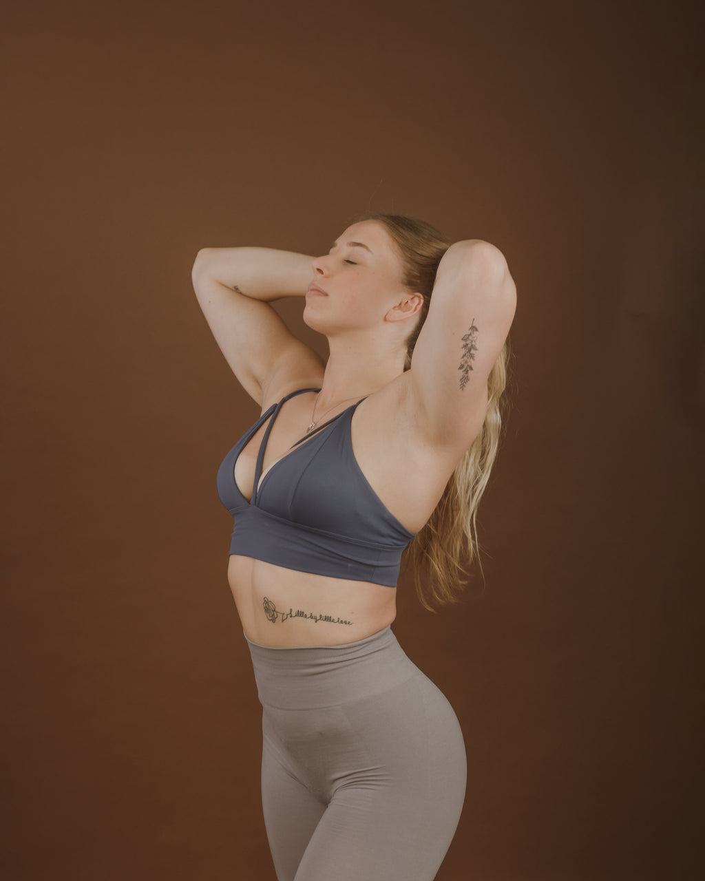 Women's sports bra in Navy