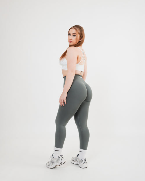 Women's Seamless Scrunched Leggings in Charcoal