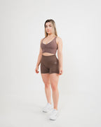 Women's seamless scrunched shorts in Chocolate