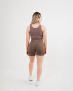 Women's seamless scrunched shorts in Chocolate