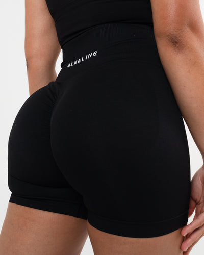 Women's seamless scrunched shorts in Black