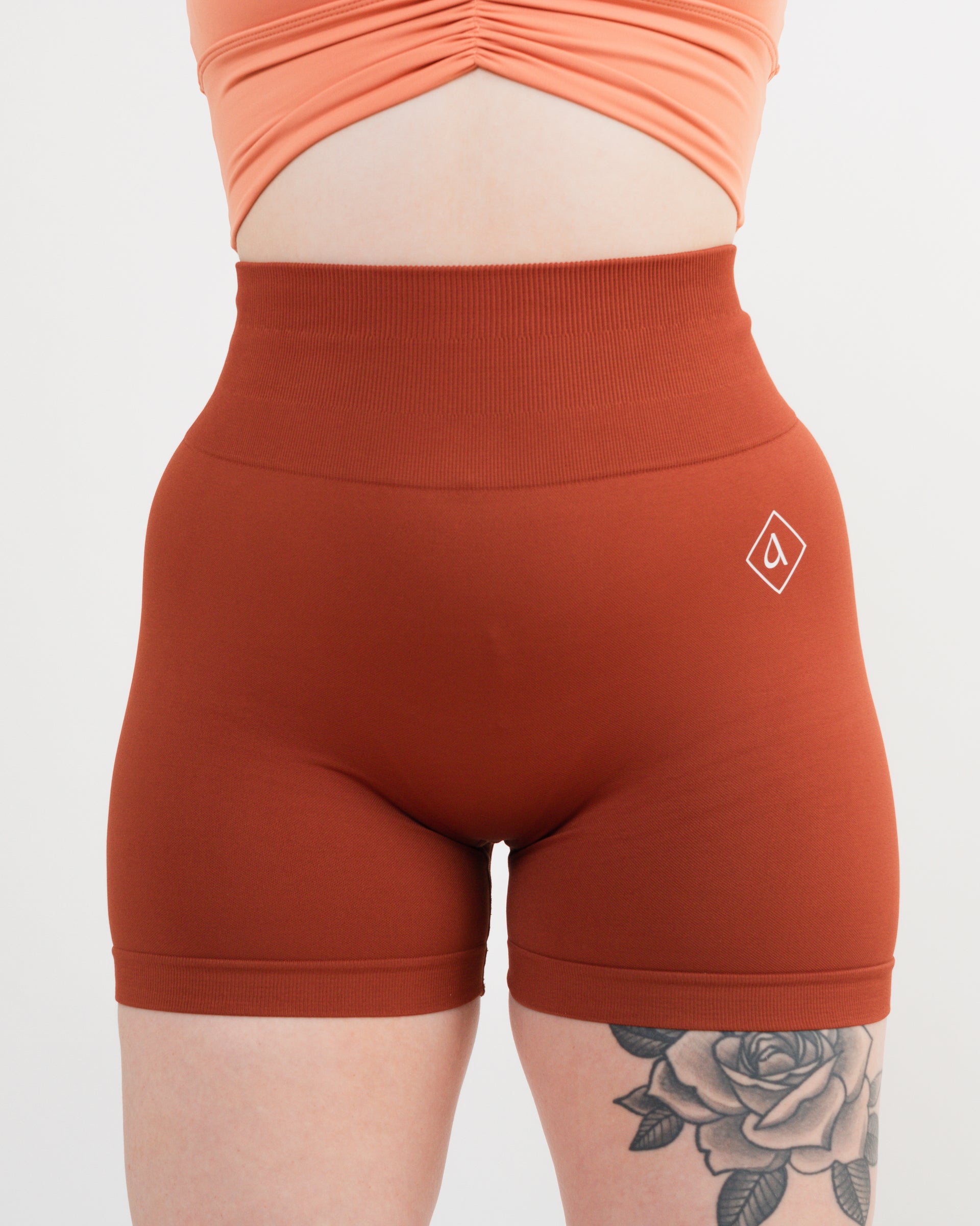 Women's seamless scrunched shorts in Burnt Orange