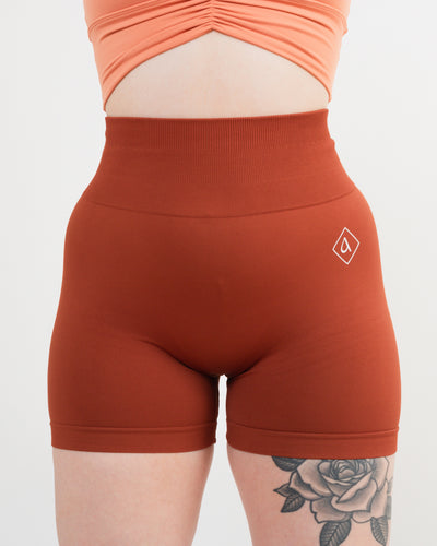 Women's seamless scrunched shorts in Burnt Orange
