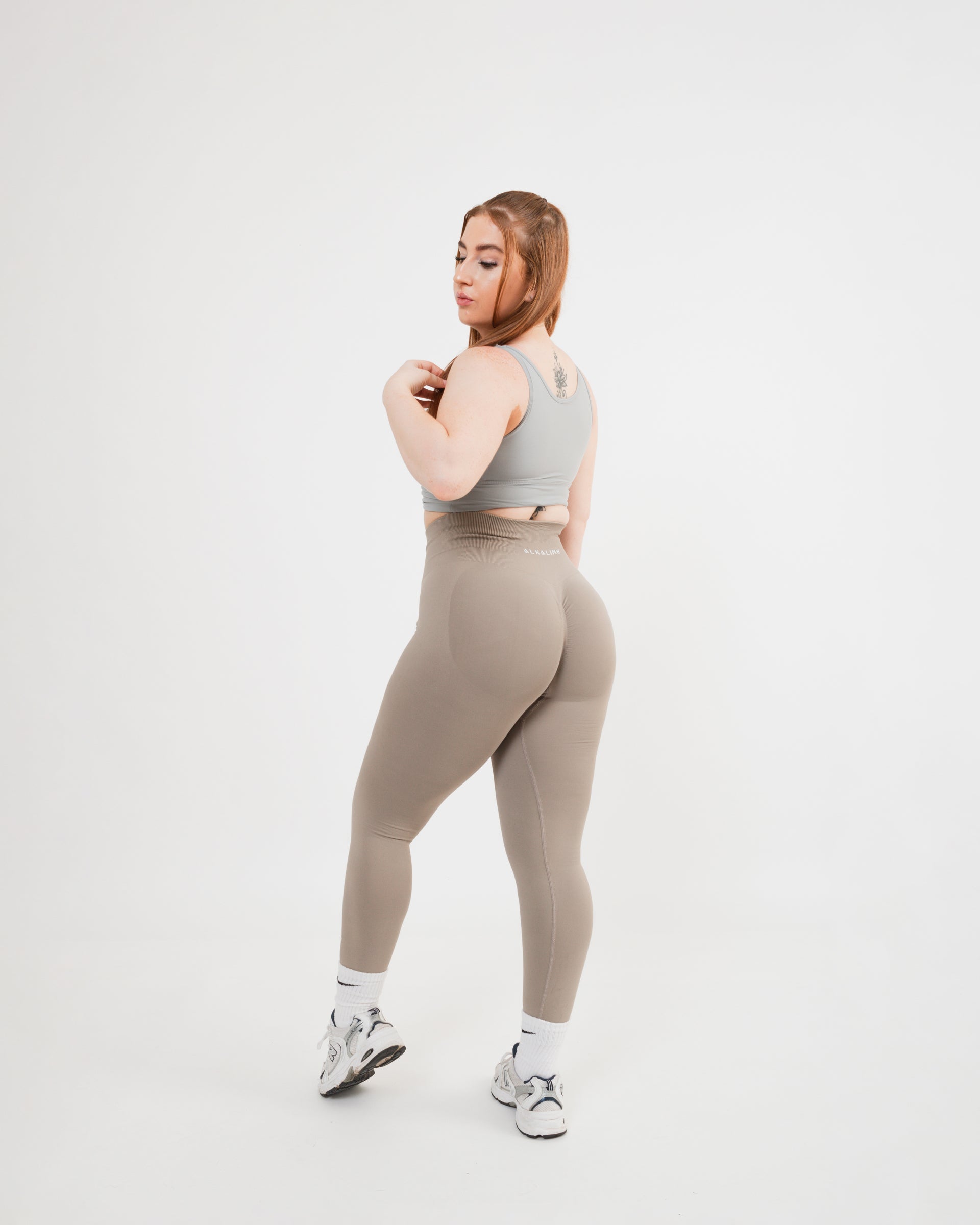 Women's seamless scrunched Leggings in Light Coffee