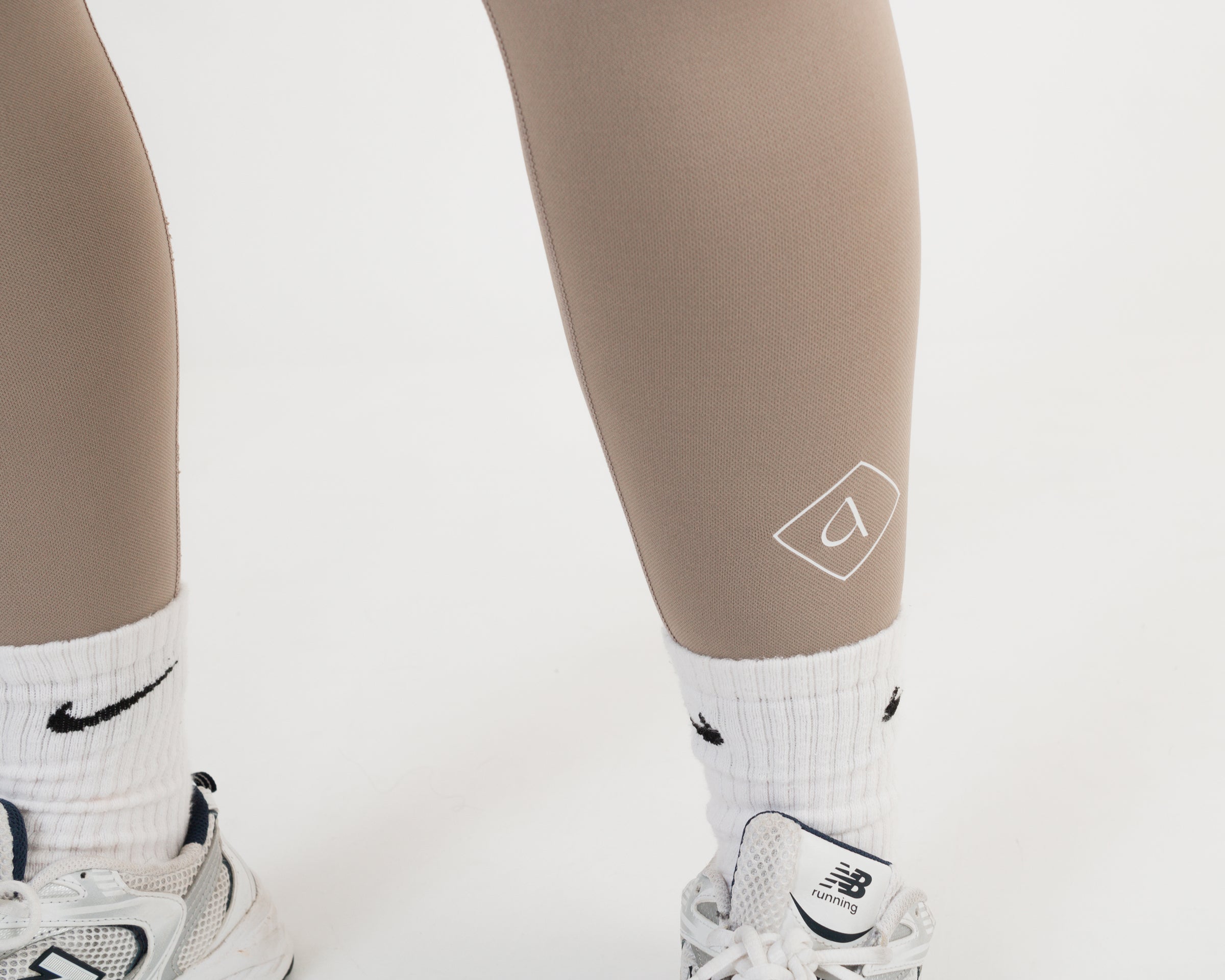 Women's seamless scrunched Leggings in Light Coffee