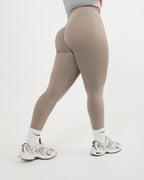 Women's seamless scrunched Leggings in Light Coffee
