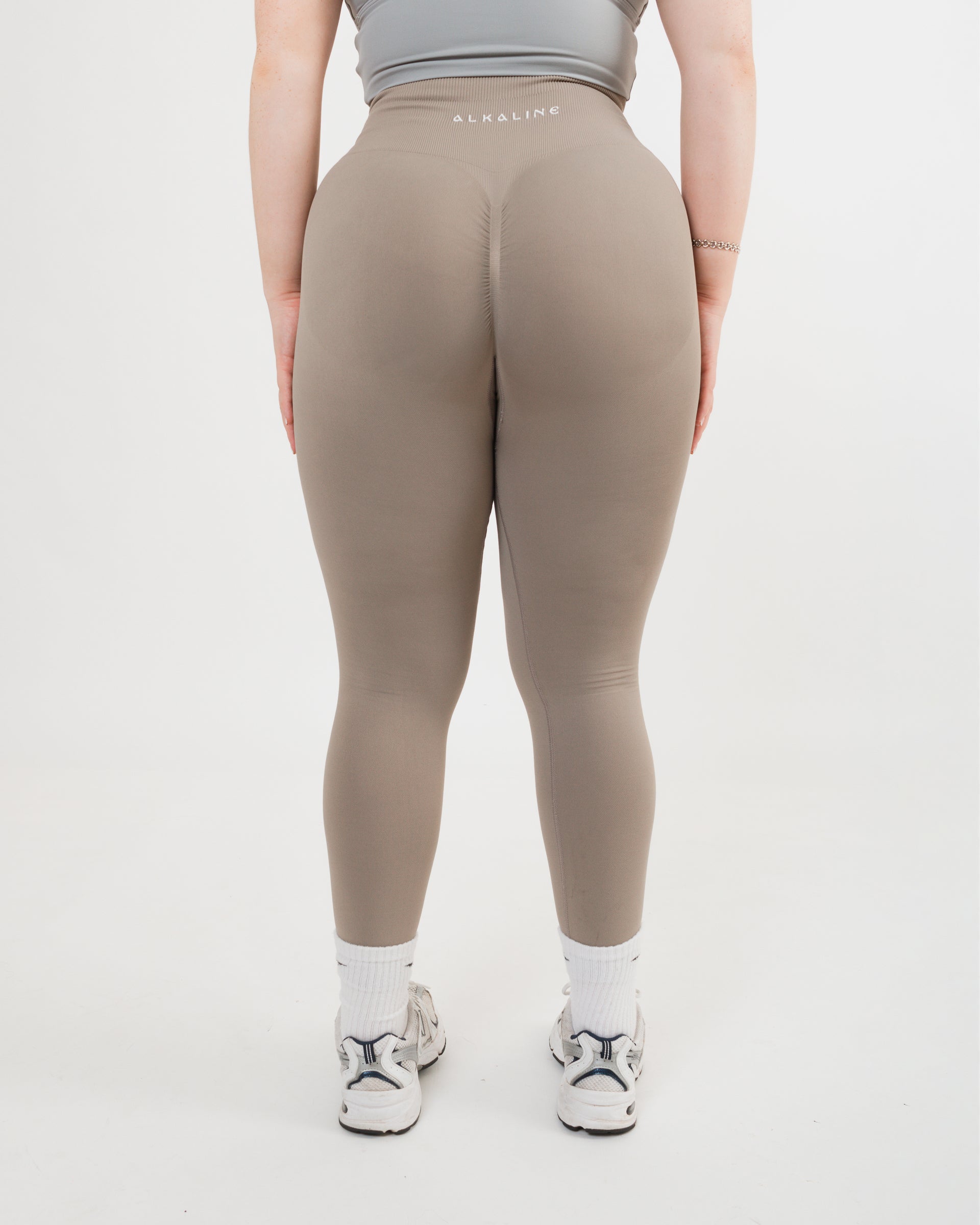 Women's seamless scrunched Leggings in Light Coffee