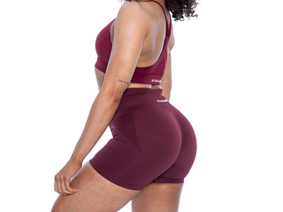 Women's Seamless Scrunched Shorts in Burgundy