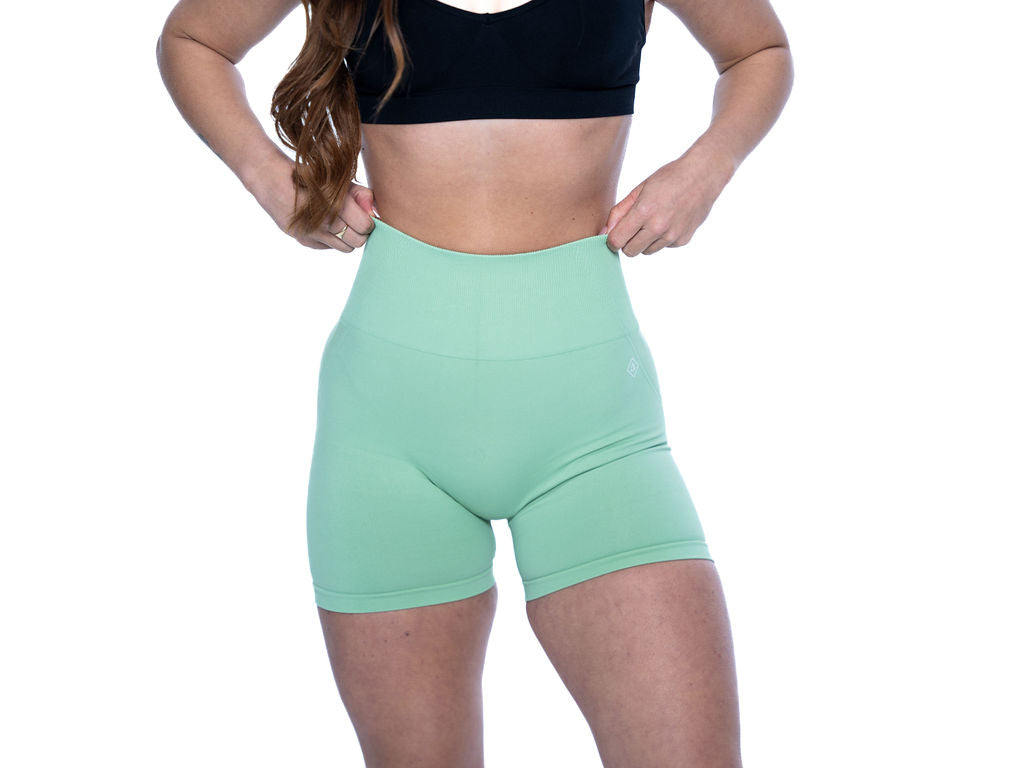 Women's Seamless Scrunched Shorts in Green